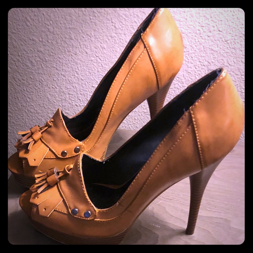 Size 9 1/2 Vera Wang Camel loafer heels